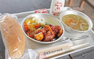 旧遷喬尋常小学校なつかしの学校給食