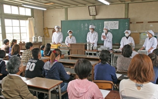 旧遷喬尋常小学校なつかしの学校給食