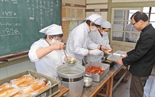 旧遷喬尋常小学校なつかしの学校給食