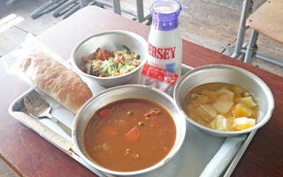 旧遷喬尋常小学校なつかしの学校給食